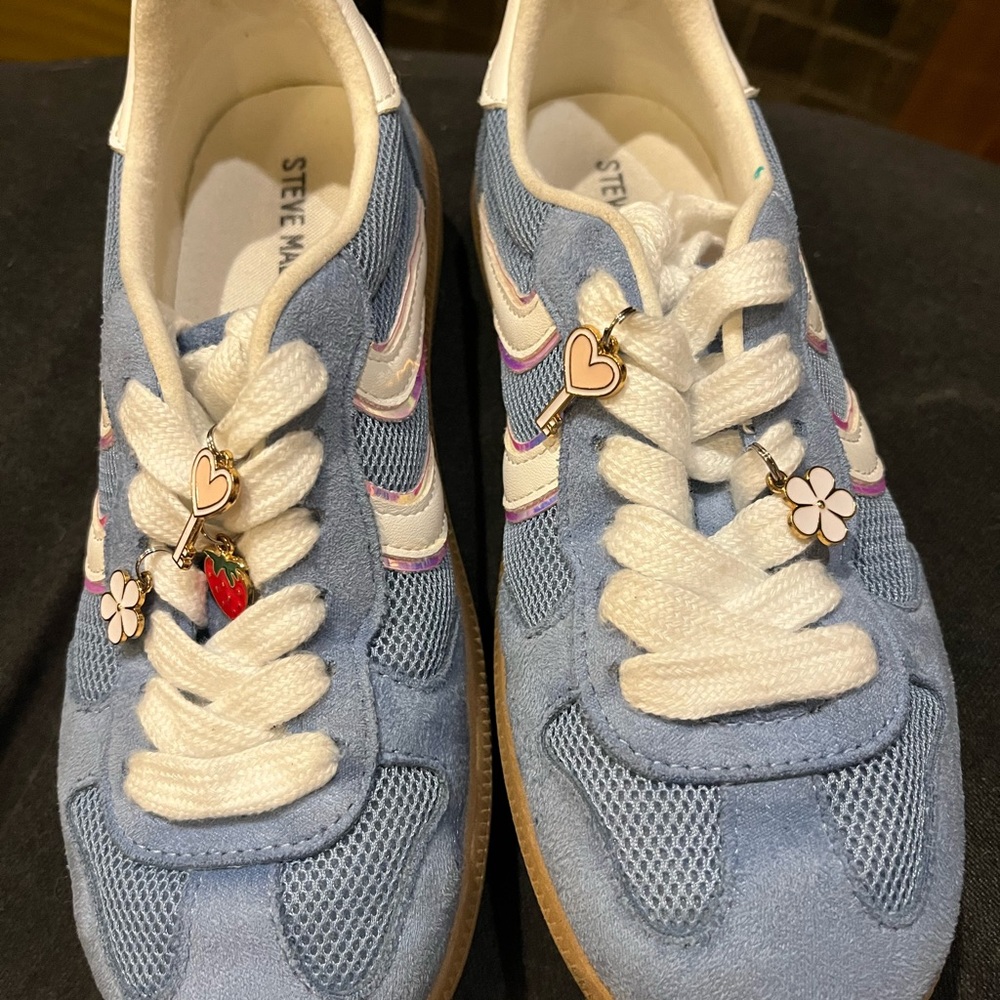 Steve Madden Girls Blue and White Sneakers with Charms - Picture 2 of 5